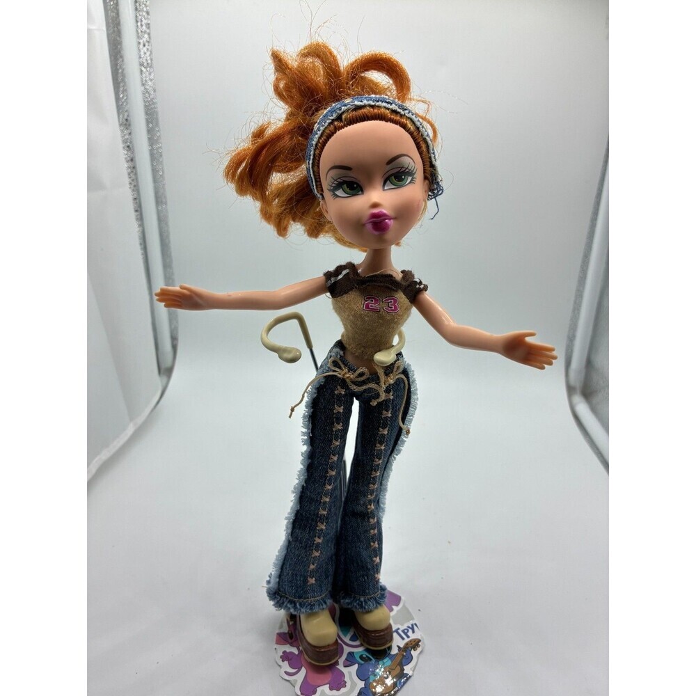 MGA Bratz Cloe Doll On the Mic Brown Top Jeans Y2K Fashion